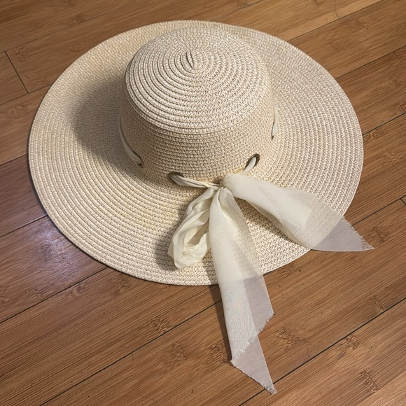 Accessories - Wide Brim Cream Hat